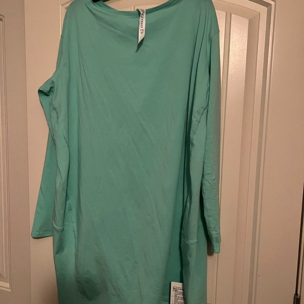 Lululemon size six back in action dress NWT